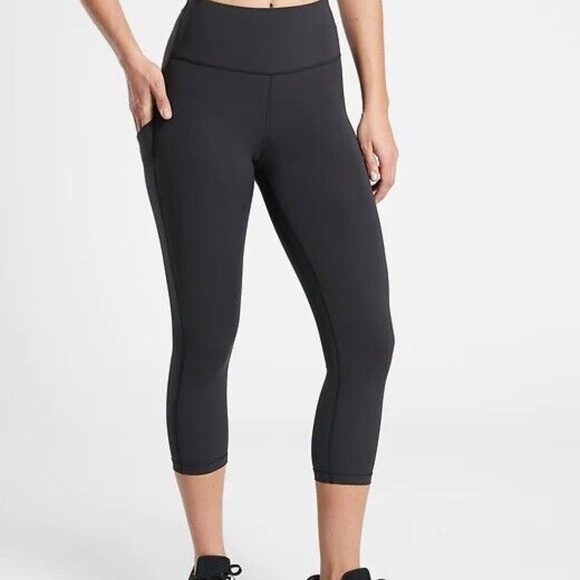 ATHLETA Black Ultimate Stash Pocket Capri Leggings - Picture 1 of 10